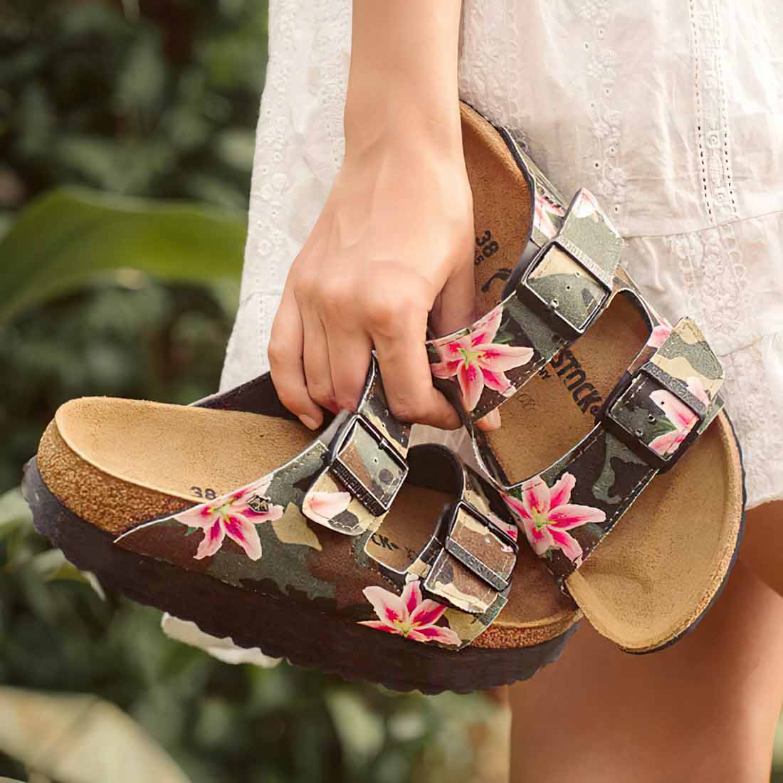 Personalizzazione Birkenstock Papillio Arizona Camouflage con stampa floreale