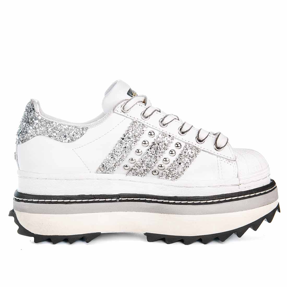 Adidas Superastar platform con brillantini argento e borchie