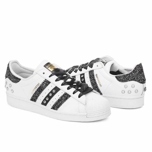 Scarpe da ginnastica con glitter neri, brilantini e perle 