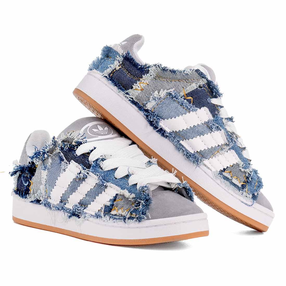 Adidas in denim con patch in blu jeans