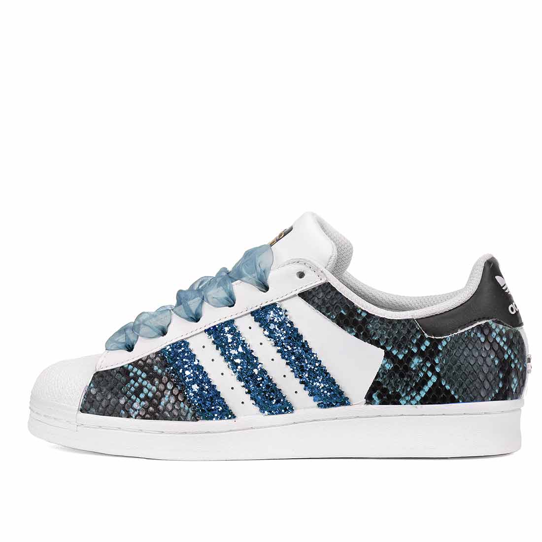 Adidas con glitter blu e pitone azzurro e lacci in tulle azzurri