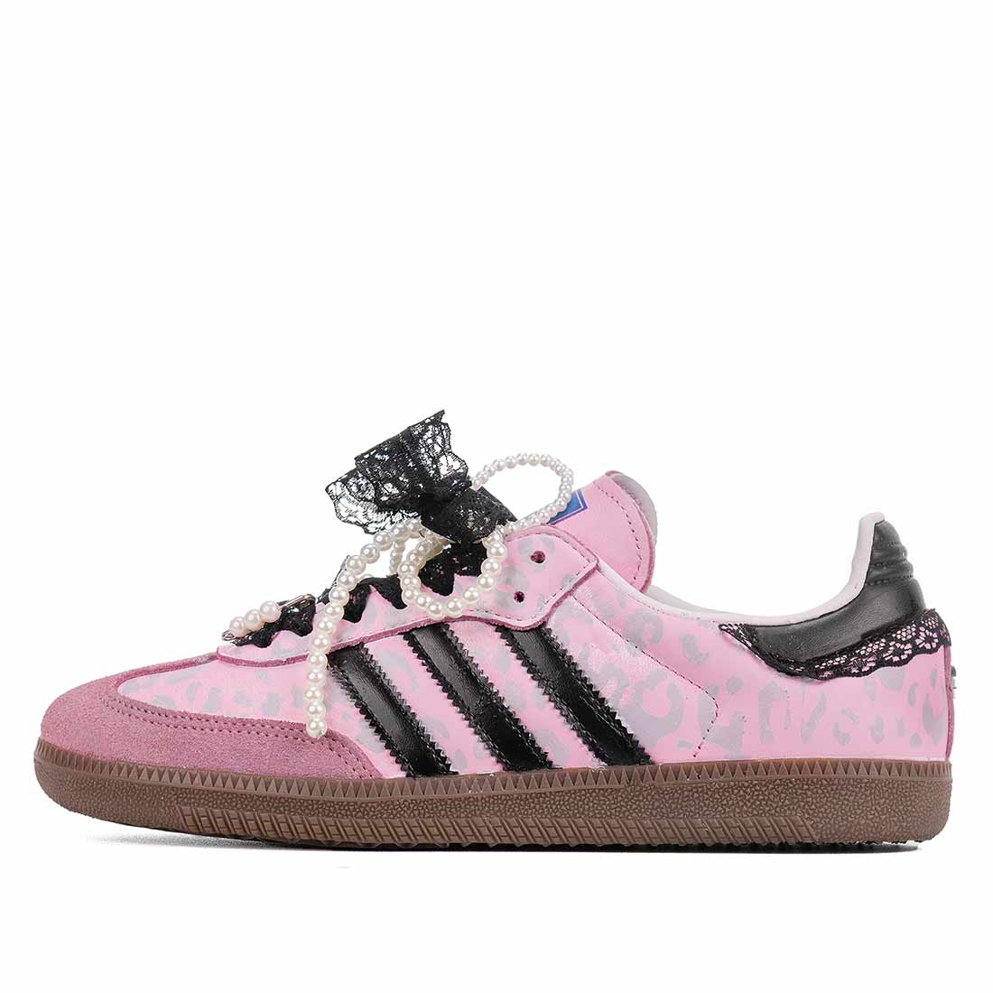 Adidas rosa pastello animalier in pizzo nero con perle