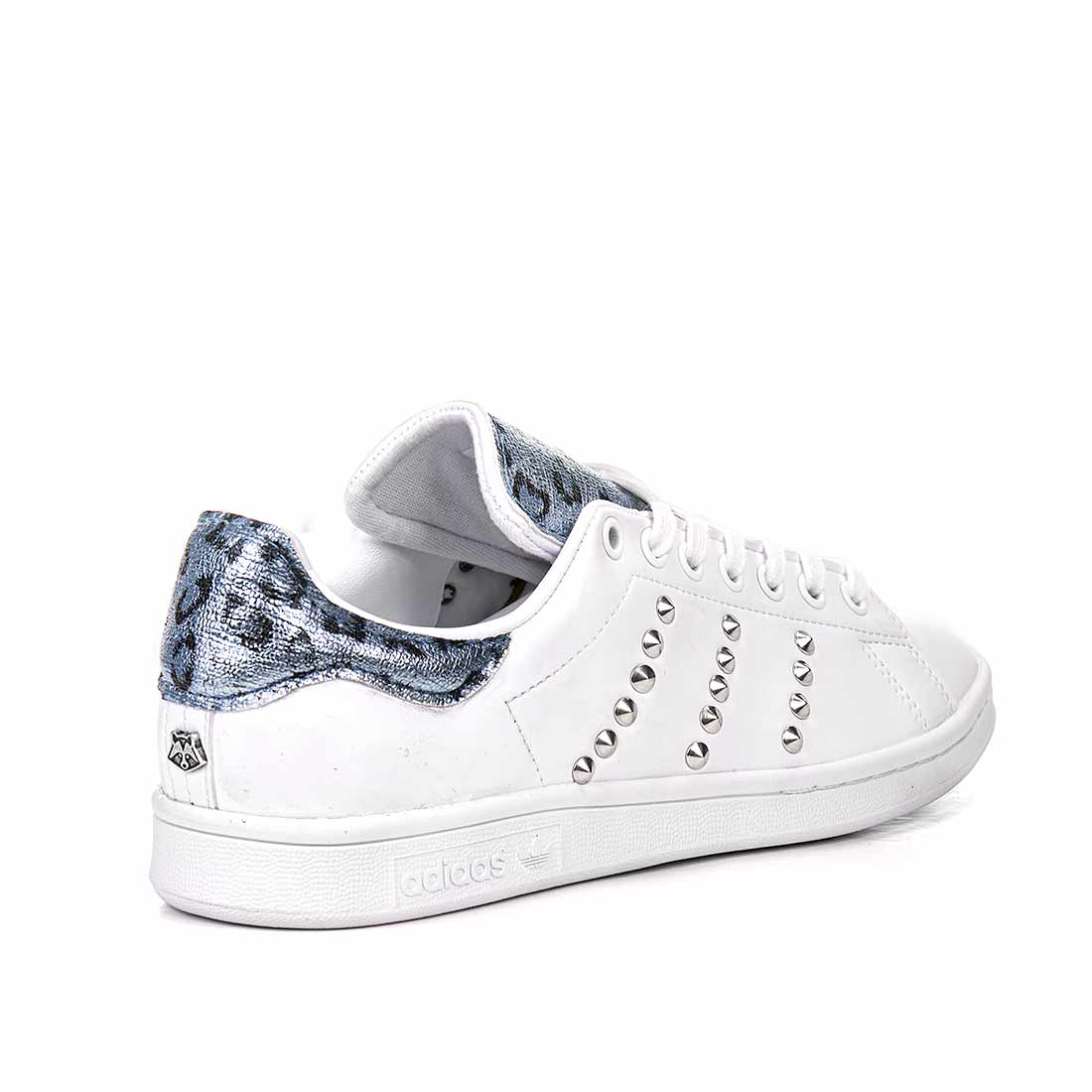 scarpe adidas stan smith custom con borchie e animalier leopardato azzurro