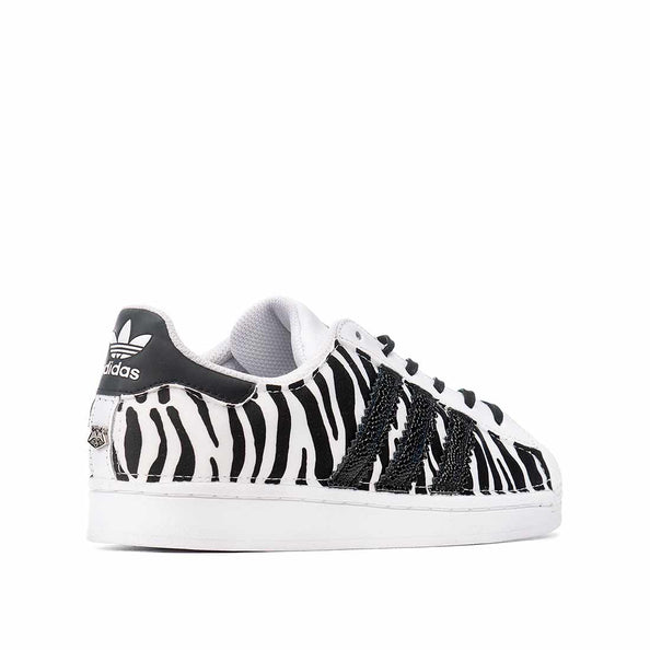 Scarpe Adidas superstar con tessuto zebrato bianco e nero con bande in pelle nera
