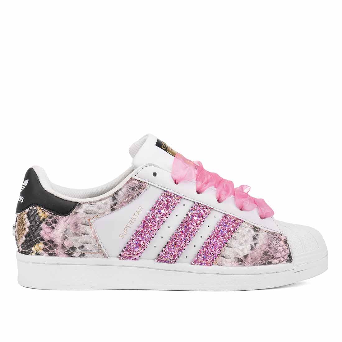 adidas superstar in pitone rosa e bande con glitter fucsia