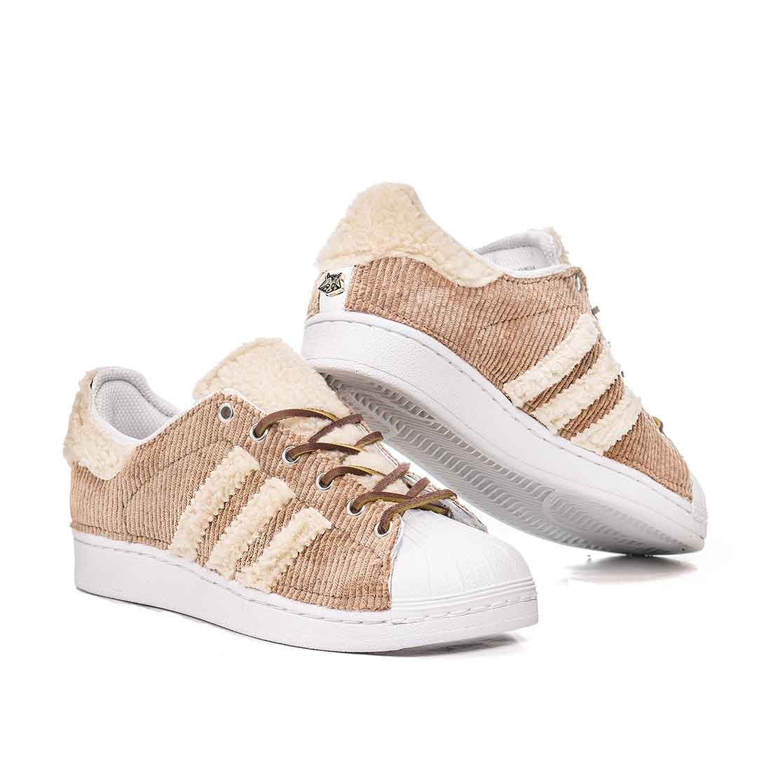 Adidas superstar teddy color panna tessuto scamosciato marrone e lacci marroni