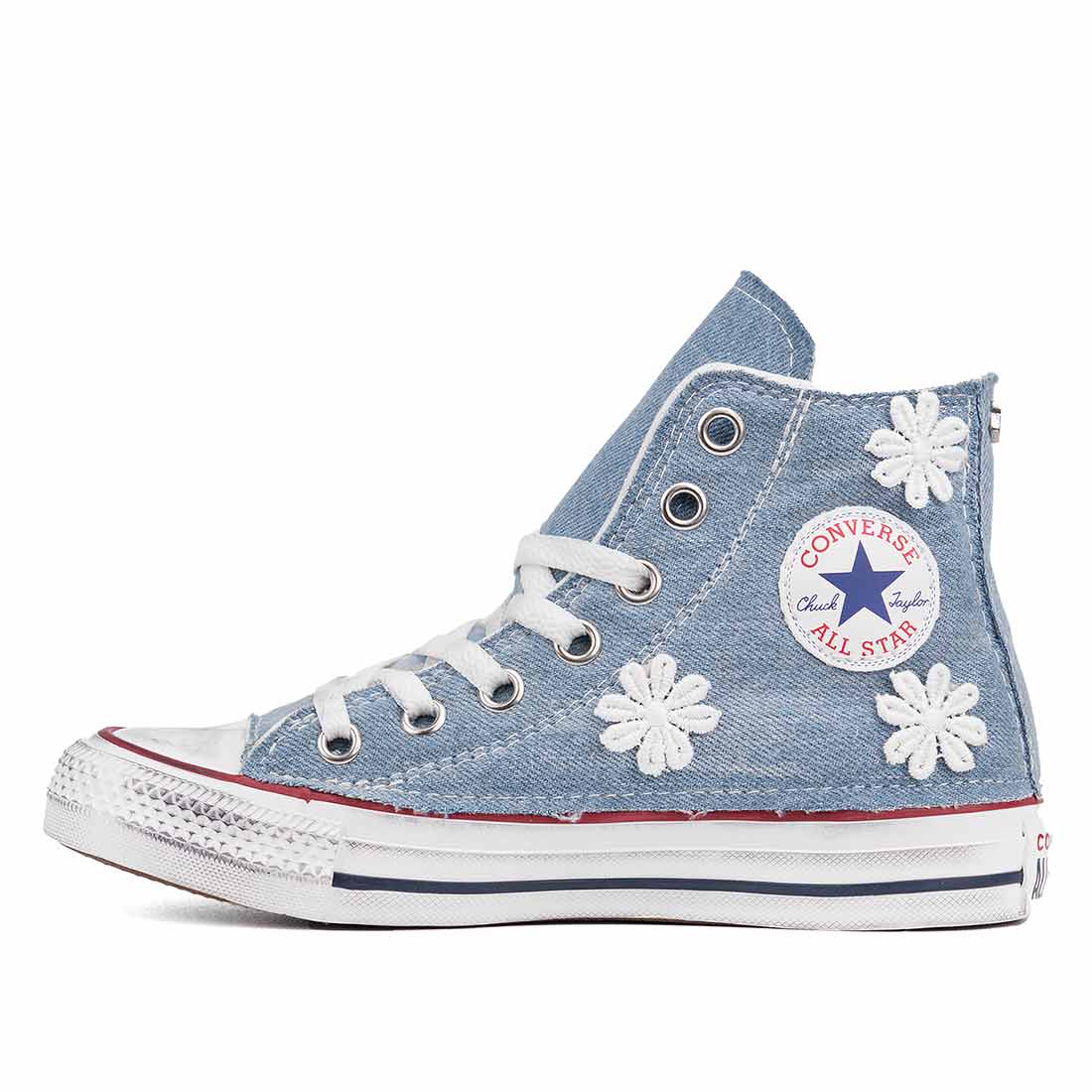 all star in denim con fiori ricamati 