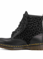 Anfibi maculati in nero tono su tono e liguetta in glitter nero