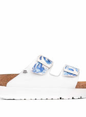 Birkenstock papillio con texture mediterranea bianca e azzurra