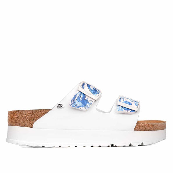 Birkenstock papillio con texture mediterranea bianca e azzurra