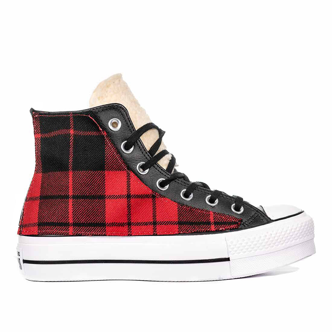 Converse all star alte nere in pelle con platform in tessuto scozzese rosso e linguetta con pelo teddy