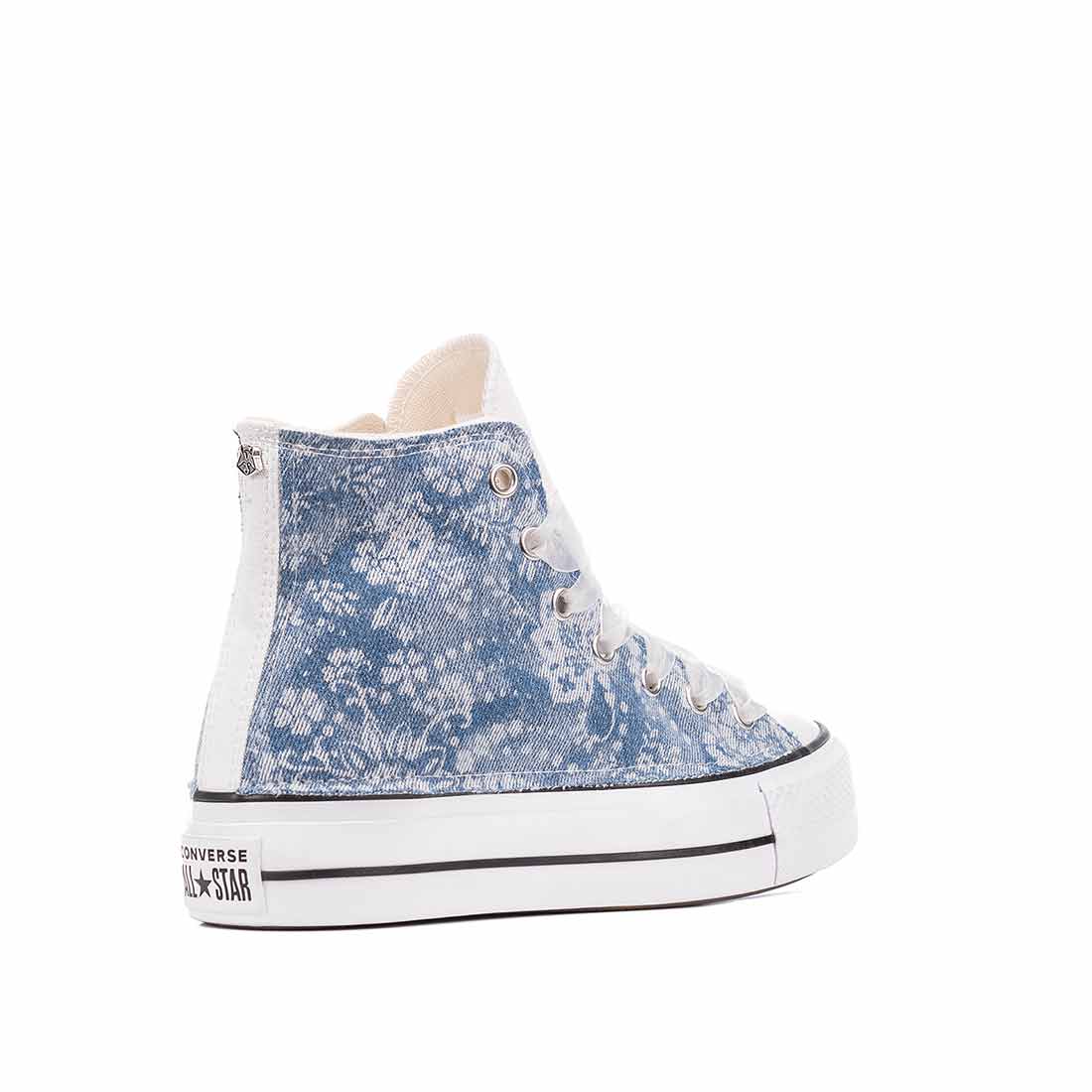 converse con fiori bianchi e lacci in tulle 