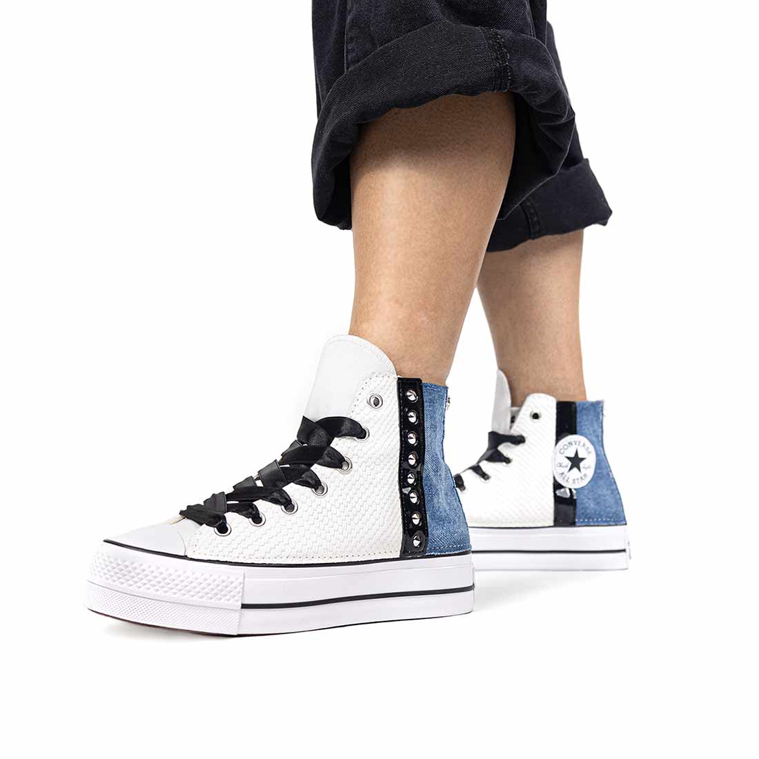 Converse all star bianche platform con tessuto pitonato bianco, denim jeans, pelle lucida nera con sopra borchiette argento 