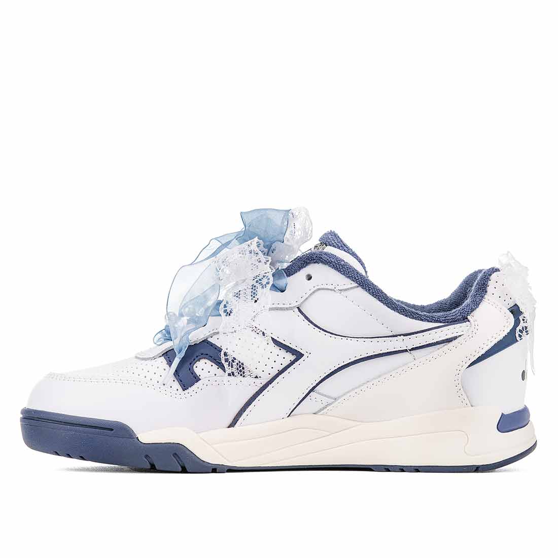 Diadora blu con lacci azzurri e pizzo bianco