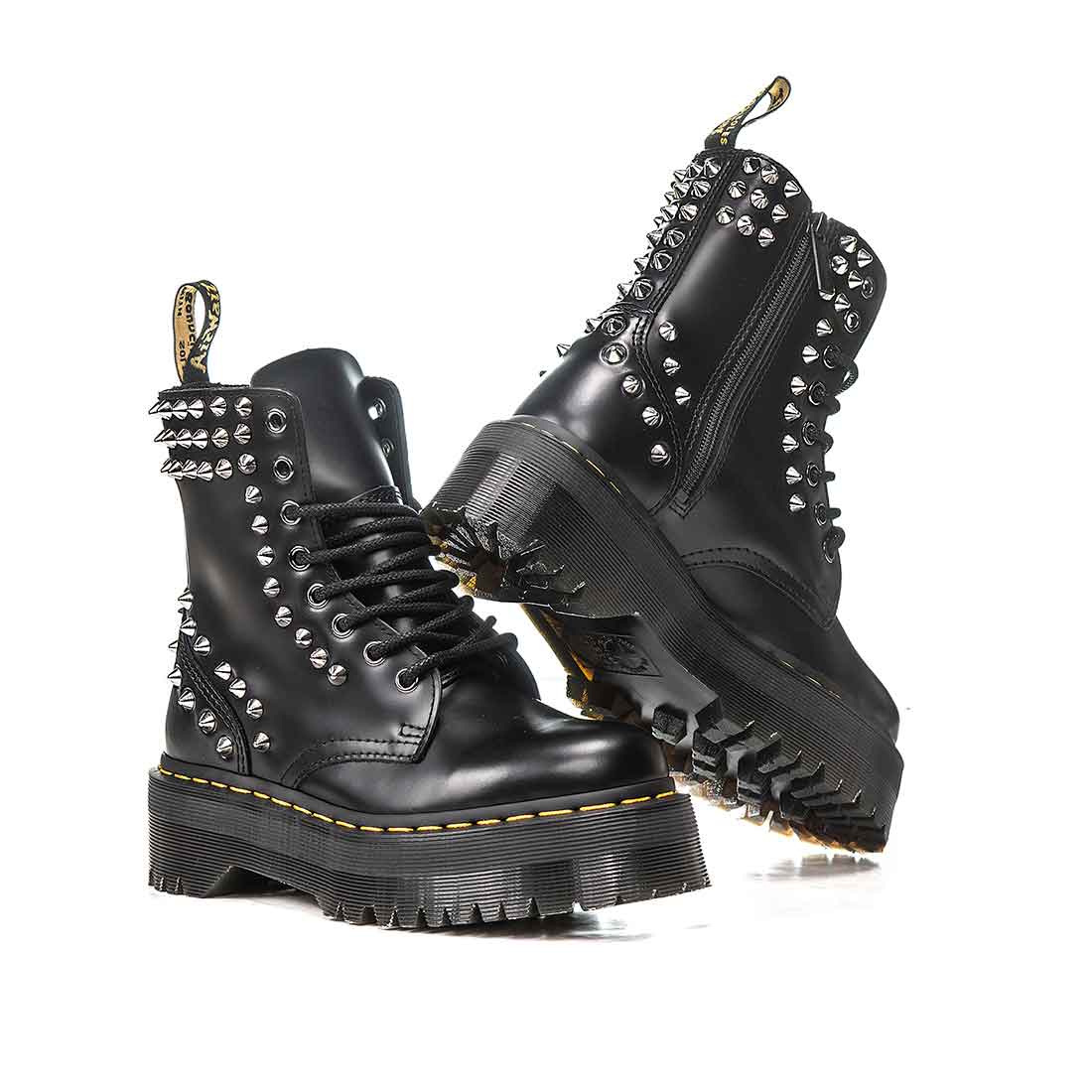 Dr Martens con la zeppa con borchiette argento