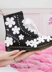 Dr Martens con fiorellini perle e lacci in raso bianco