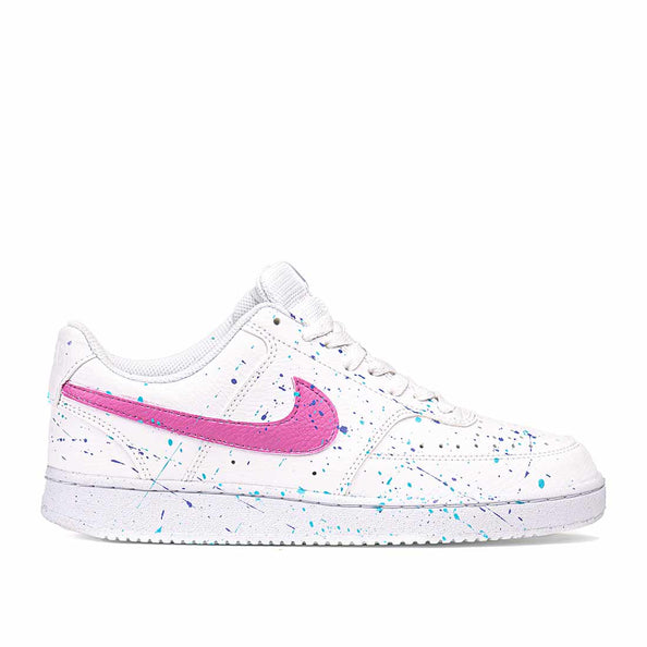 Nike court vision con swoosh rosa ed effetto tempera schizzata azzurra e blu