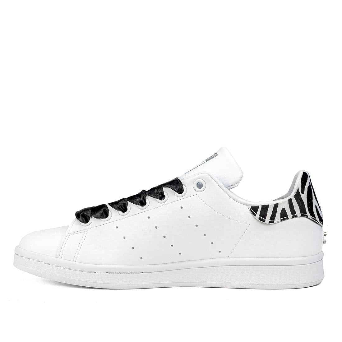 scarpe adidas zebrate con lacci in raso