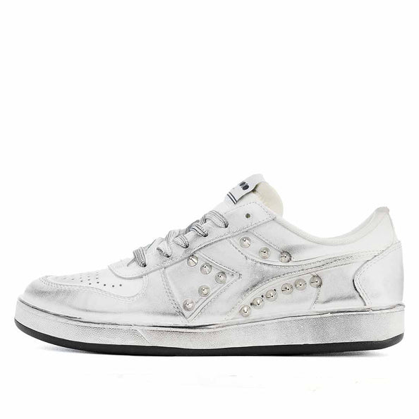 Scarpe con borchie street style marca Diadora