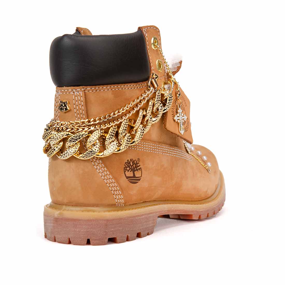 Stivale Timberland Giallo da rapper con catene oro e gioielli