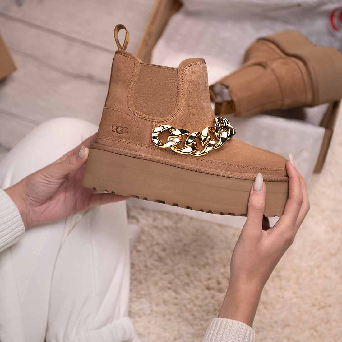 Ugg con catena oro