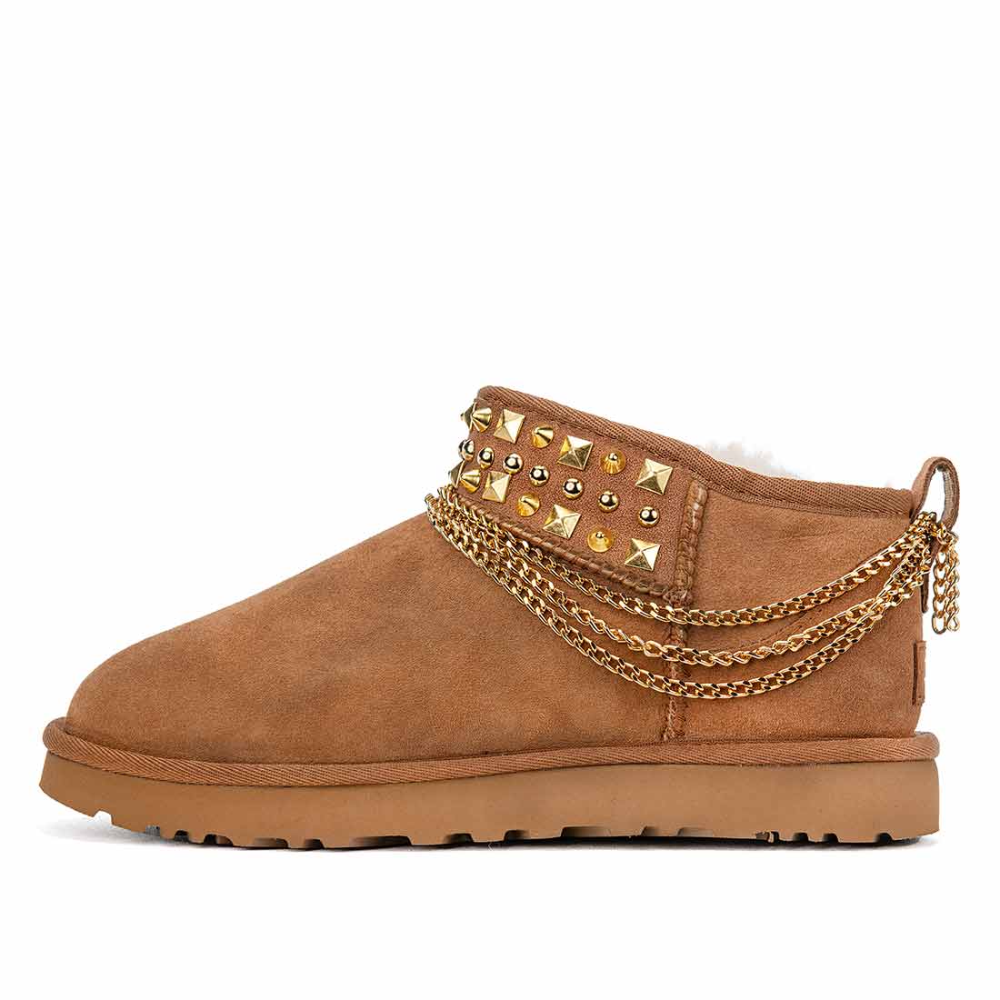 stivaletti ugg con borchie oro e catene