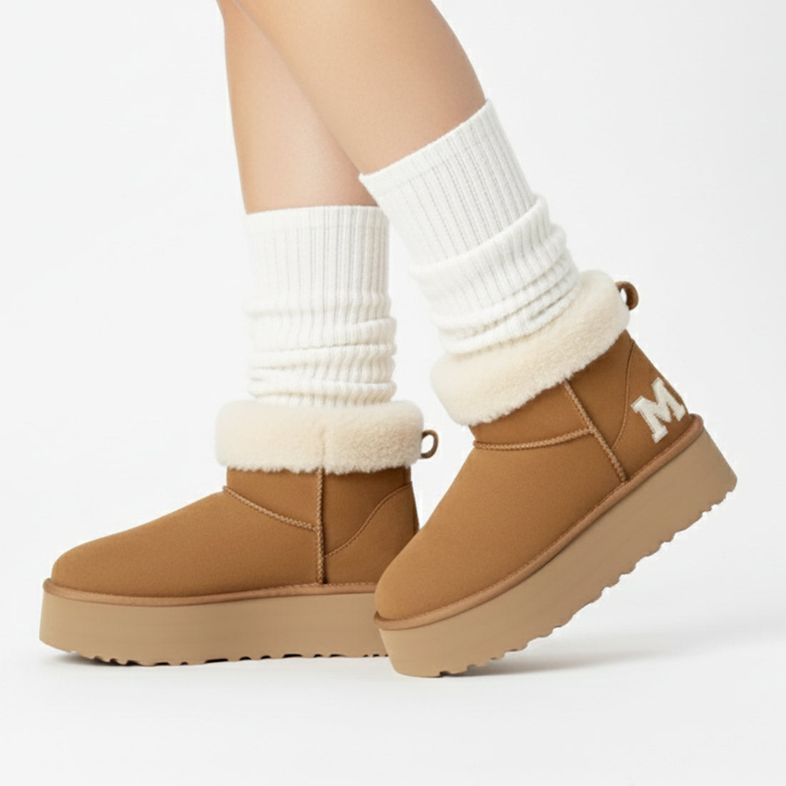 stivali UGG con pelo teddy ed iniziale personalizzata