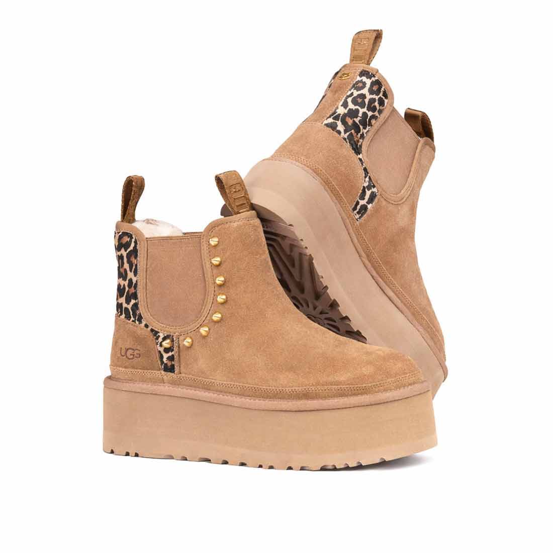 UGG platform con tessuto leopardato e borchie oro