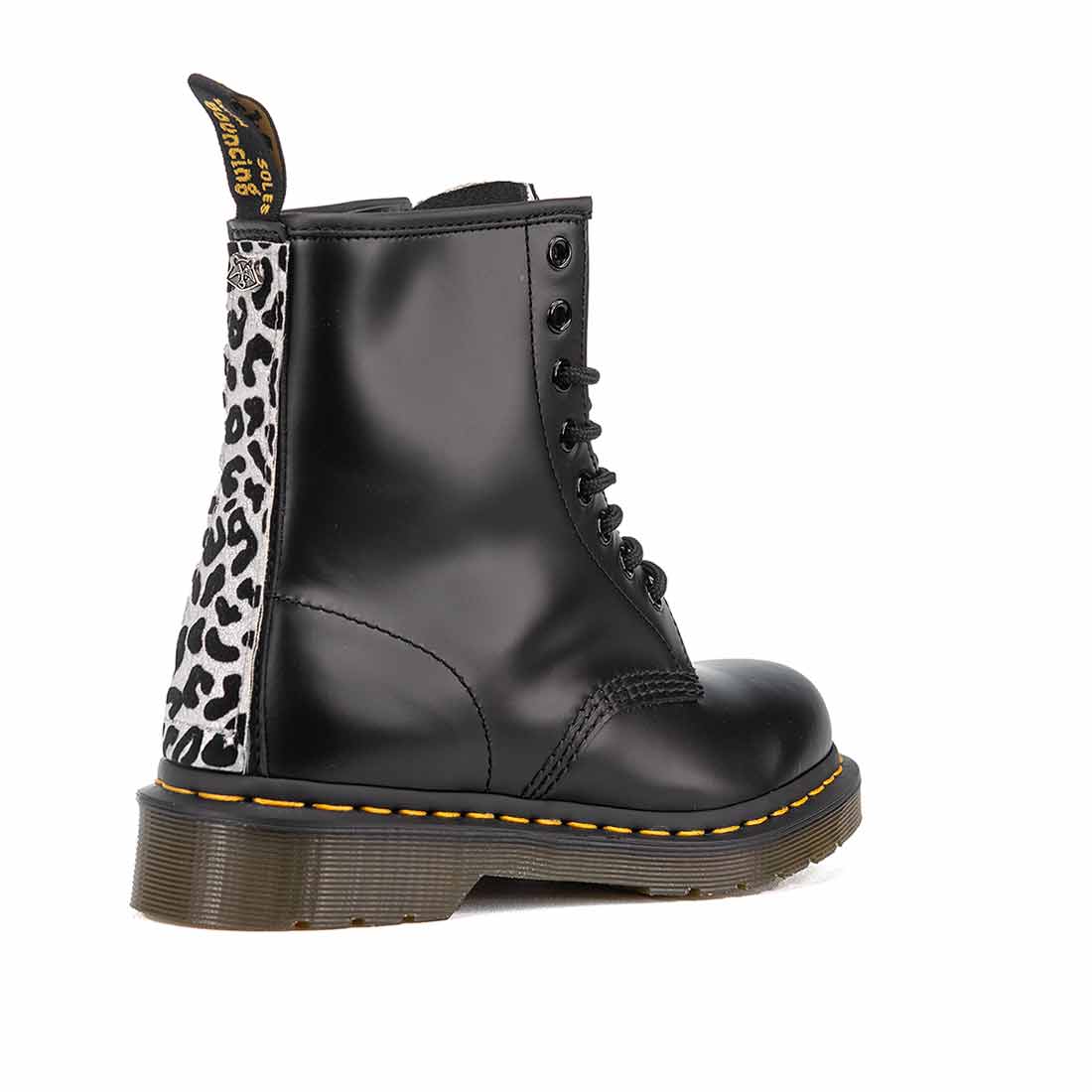 Stivali neri dr martens con inserti leopardati
