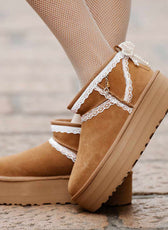 UGG kawaii con fiocco in perle e pizzo
