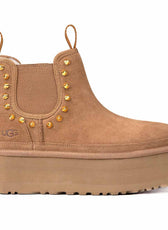 UGG platform con borchiette oro