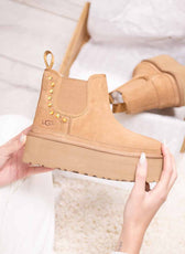 UGG platform con borchie oro laterali