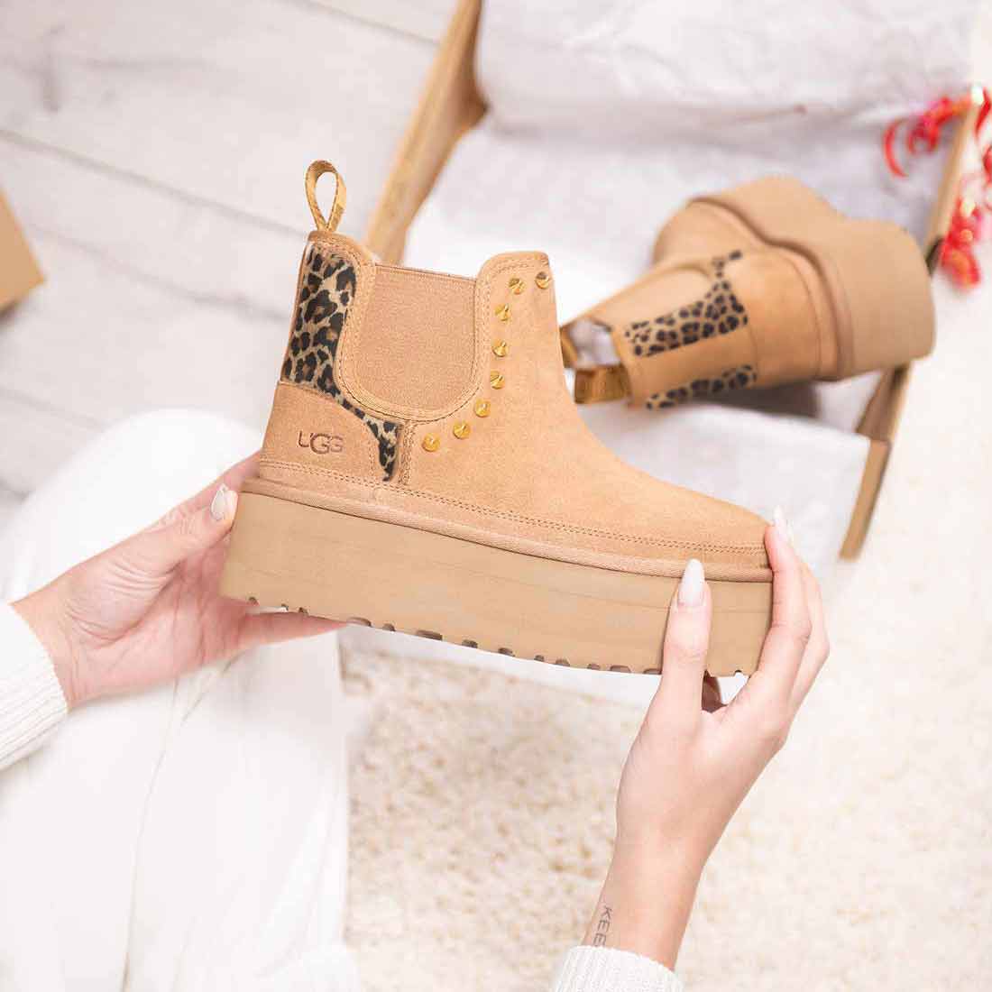 stivaletti UGG Chelsea con zeppa Neumel leopardati