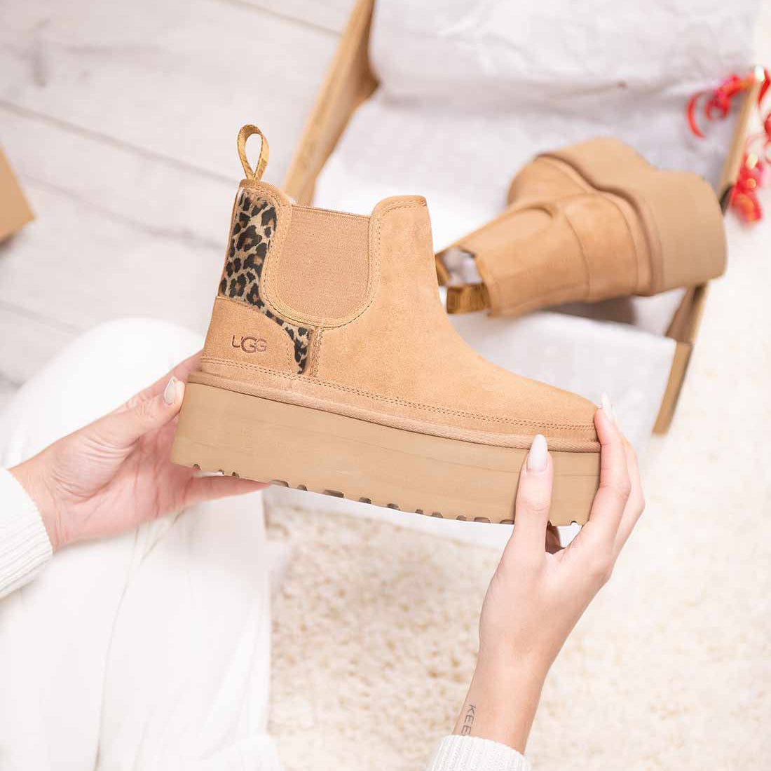 stivaletti UGG Chelsea con zeppa Neumel leopardati