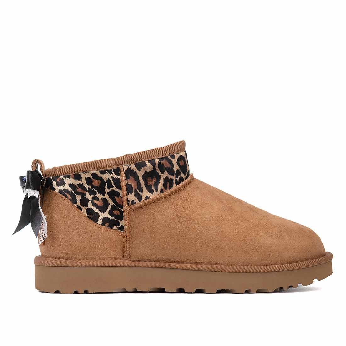 UGG ultra mini leopardate animalier con fiocco nero e pizzo bianco