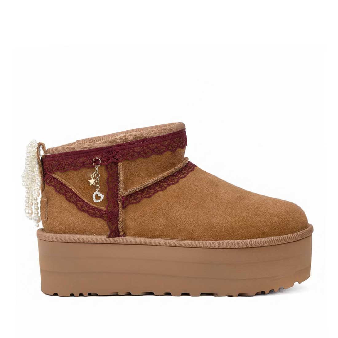UGG ultra mini platform con pizzo burgundy e fiocco con charms dorati