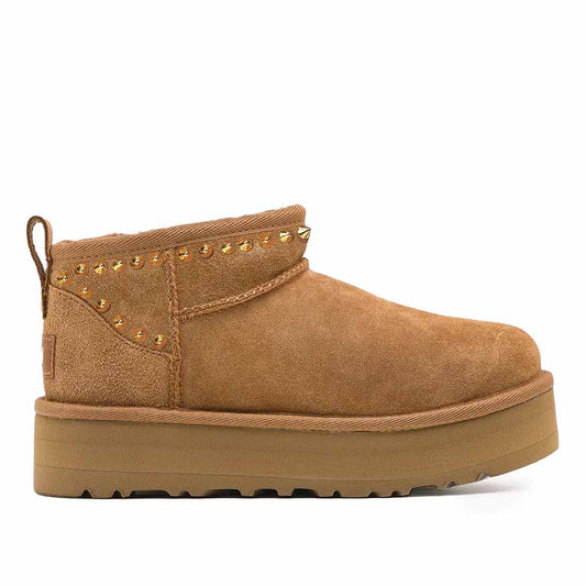 UGG ultra mini platform con borchie oro