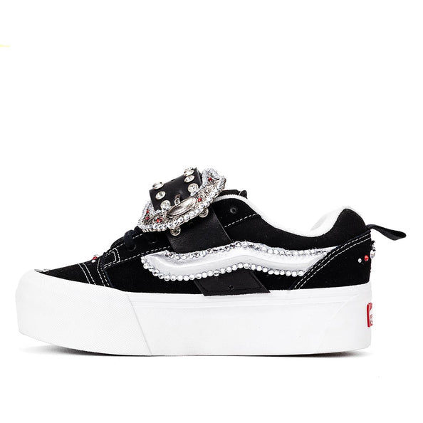 vans nere con fibbia cintura e strass stile country