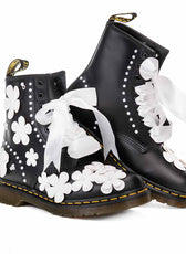 Anfibi Dr Martens con fiori perle bianche e diamanti 