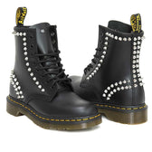 anfibi dr martens personalizzati con borchie a cuneo appuntite