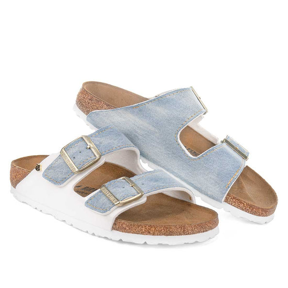 birkenstock bianca con dettaglio in tessuto denim cucito a mano sulla cinghia