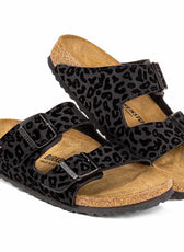 Ciabatta birkenstock in tessuto maculato nero tono su tono personalizzato e cucito a mano