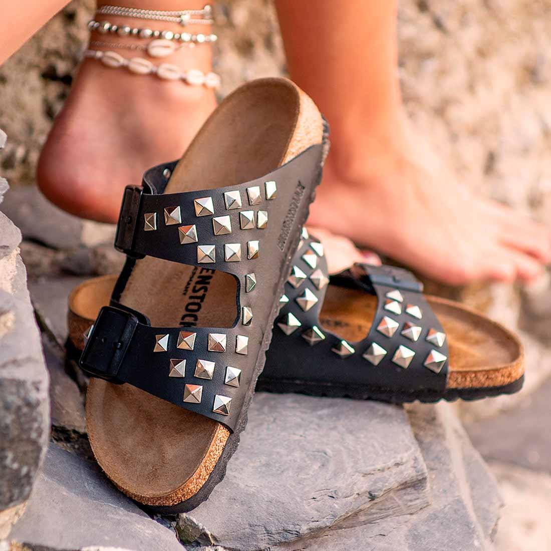 Personalizzazione Ciabatte Birkenstock Arizona con Borchie a piramide - Nere - Outlet