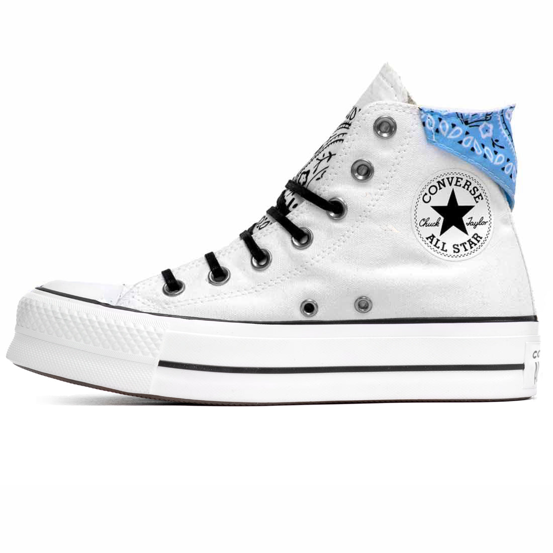 converse all star alte in tela bianche con bandana azzurra pastello