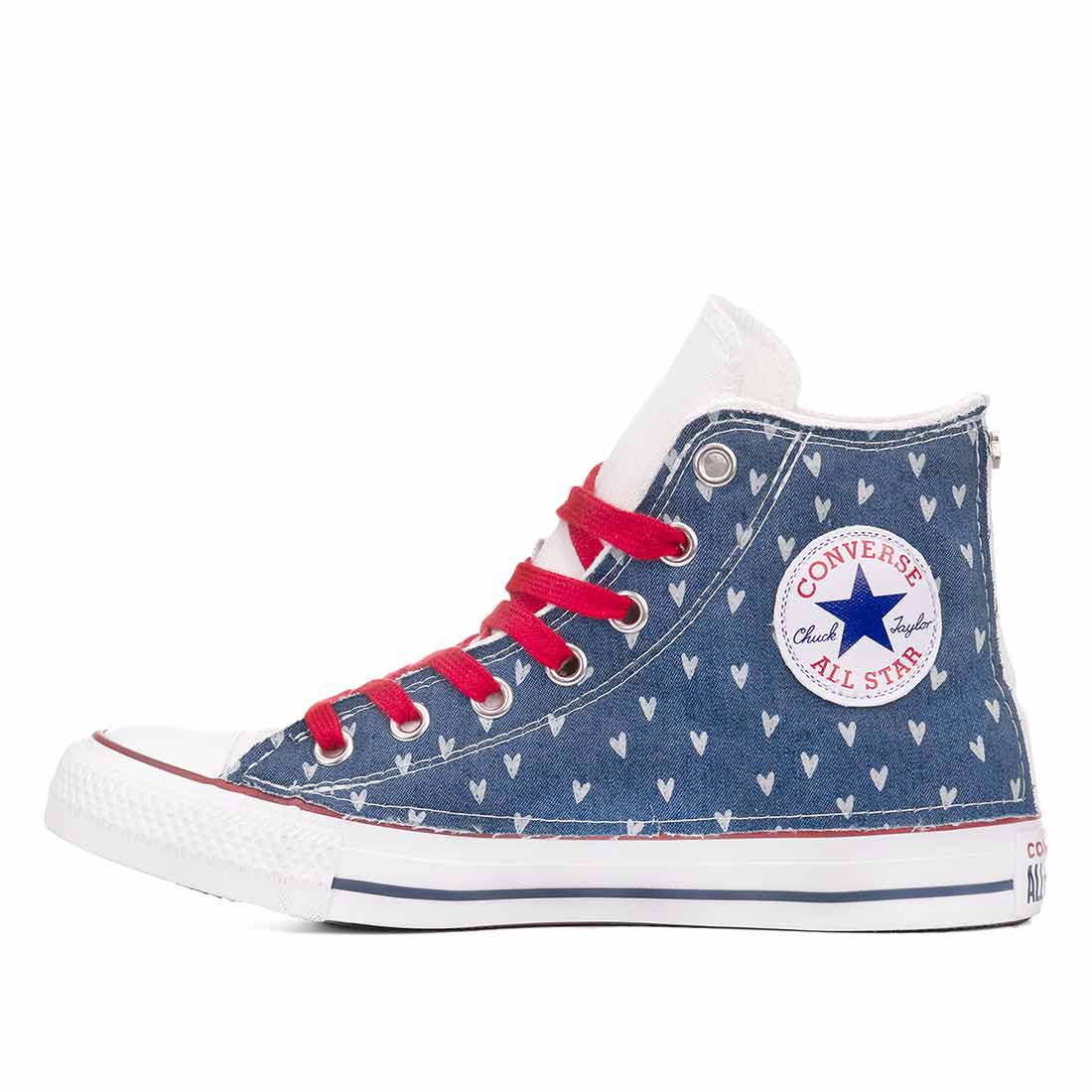 converse all star alte bianche in jeans denim con cuori bianchi e lacci rossi