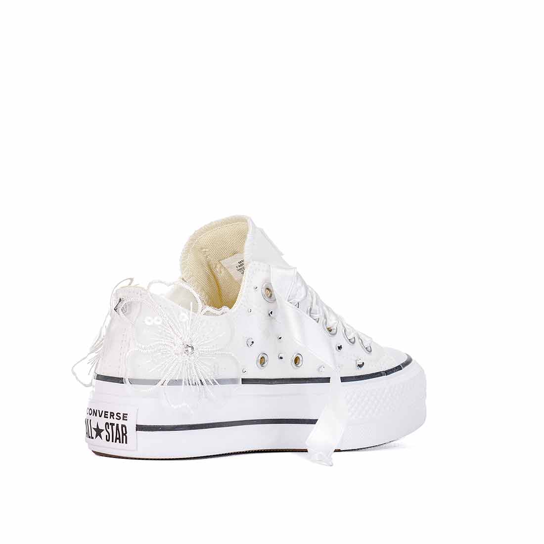 Converse Basse con suola alta a zeppa con fiori in tulle bianco da sposa e matrimonio
