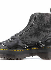stivaletti dr martens con spille borchie pelle e metallo