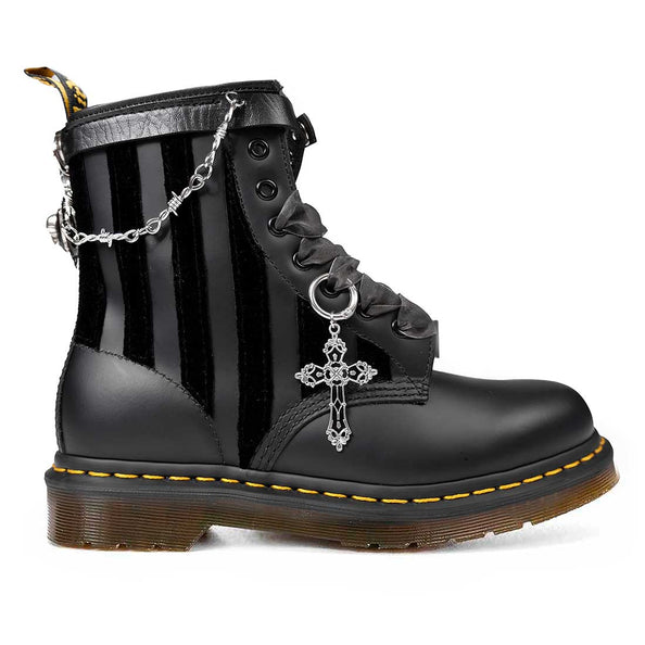Dr Martens con croci, teschi, strisce in velluto nero in stile Mercoledí Addams 