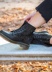 dr martens eleganti e chic con brillantini neri