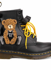 dr martens nere con orso e lacci gialli